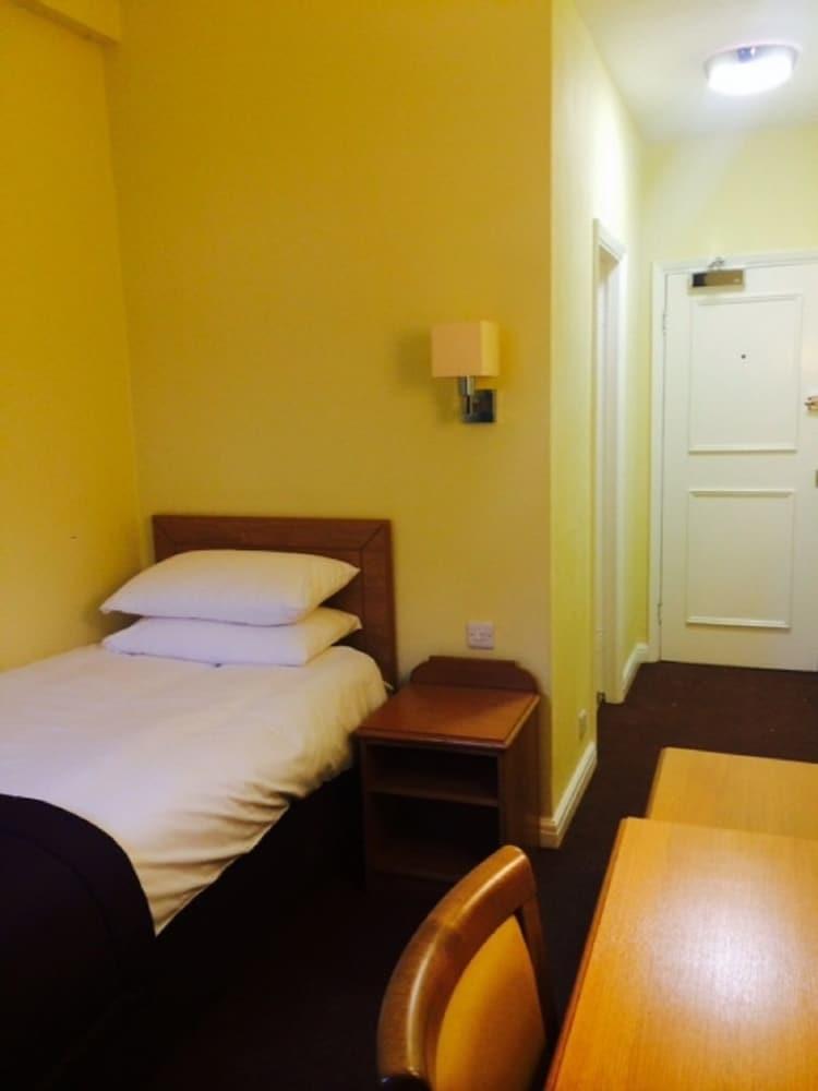 Dolphin Sa1 Hotel Swansea Exterior photo
