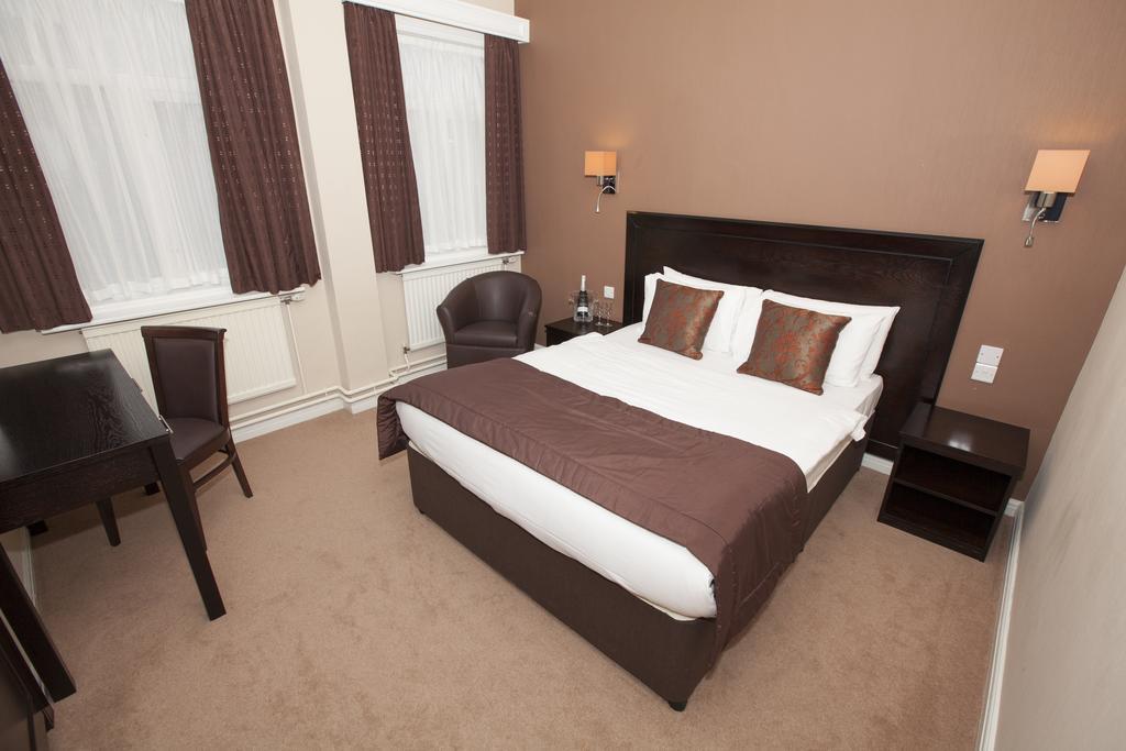 Dolphin Sa1 Hotel Swansea Room photo