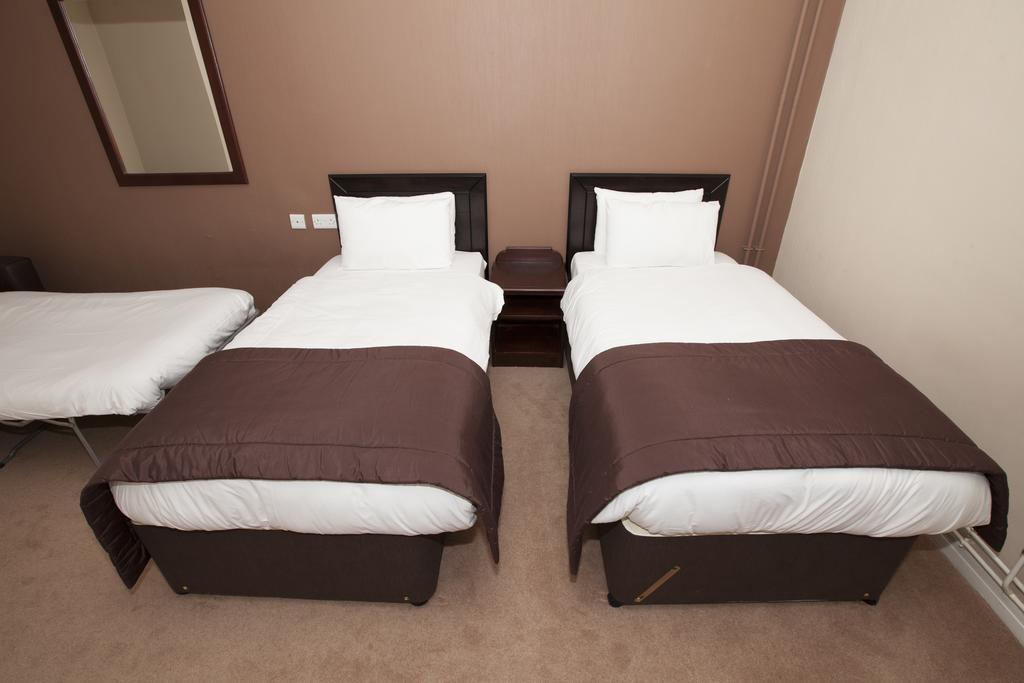 Dolphin Sa1 Hotel Swansea Room photo