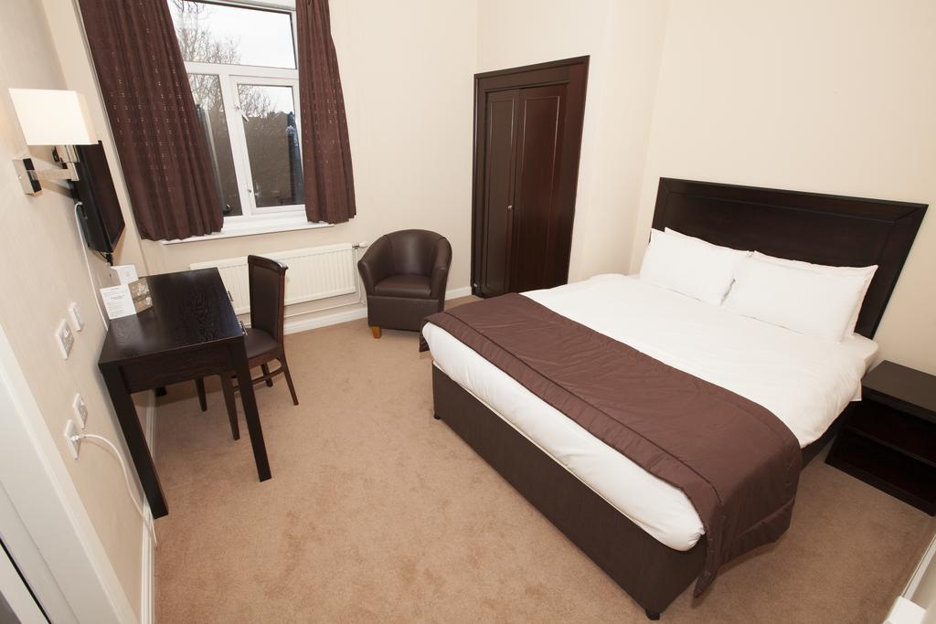 Dolphin Sa1 Hotel Swansea Room photo