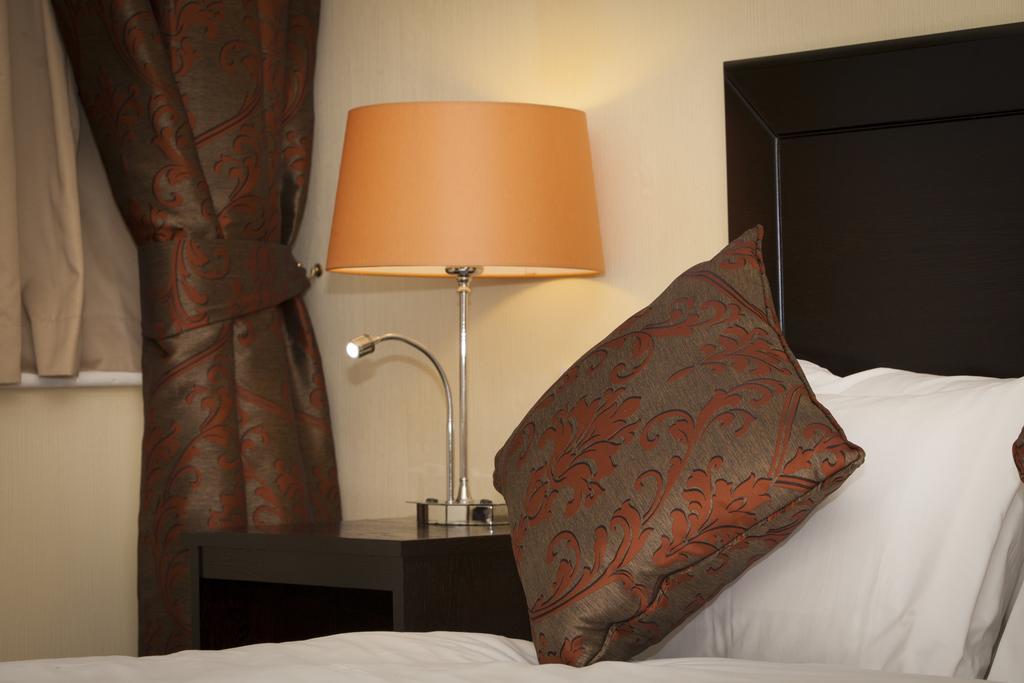 Dolphin Sa1 Hotel Swansea Room photo