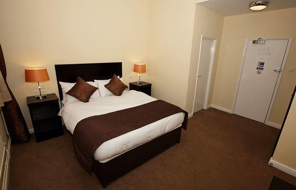 Dolphin Sa1 Hotel Swansea Exterior photo