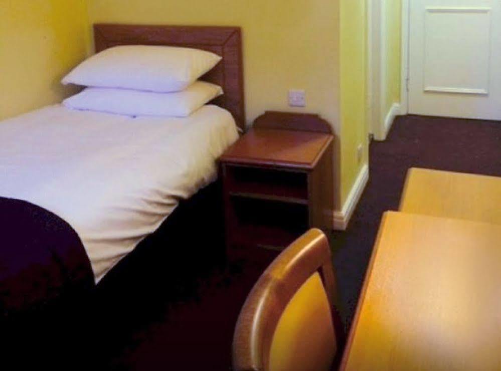 Dolphin Sa1 Hotel Swansea Exterior photo
